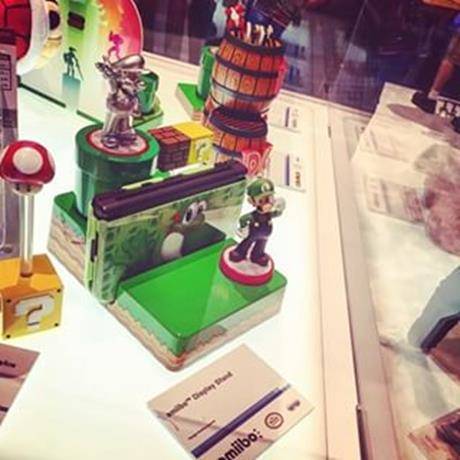 super mario amiibo stand