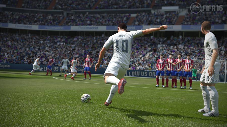 fifa16_xboxone_ps4_gamescom_rmvatl_lr_wm_900x506