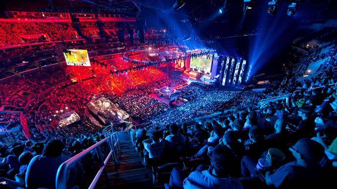 League-of-Legends-Players-447618-2_690x388